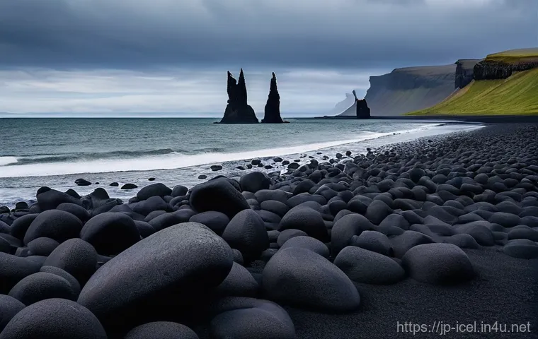 스나이펠스네스 반도 여행기 - **Prompt 1: Majestic Kirkjufell Mountain Reflection**
    "A stunning, cinematic landscape shot of K...
